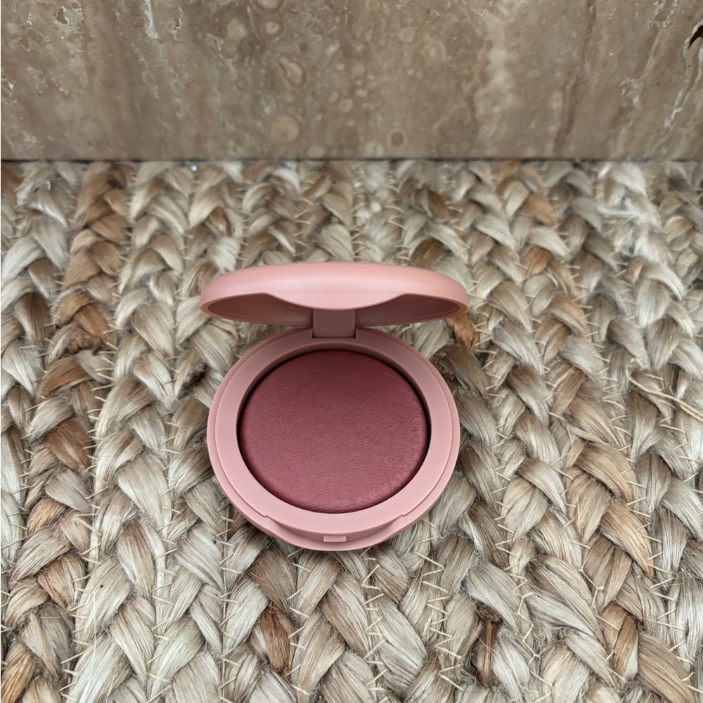 Brand new ILIA Soft Focus Blurring Blush in Wonder